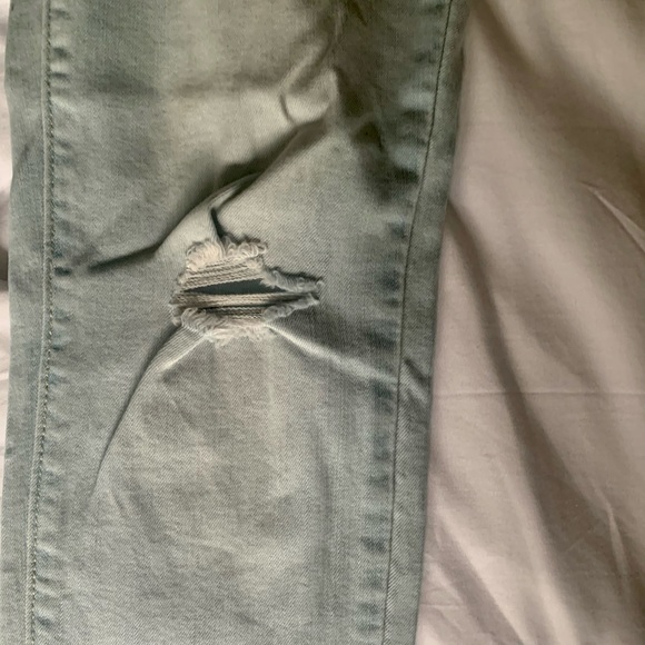 OLD NAVY LIGHT-WASHED JEANS - Picture 2 of 4